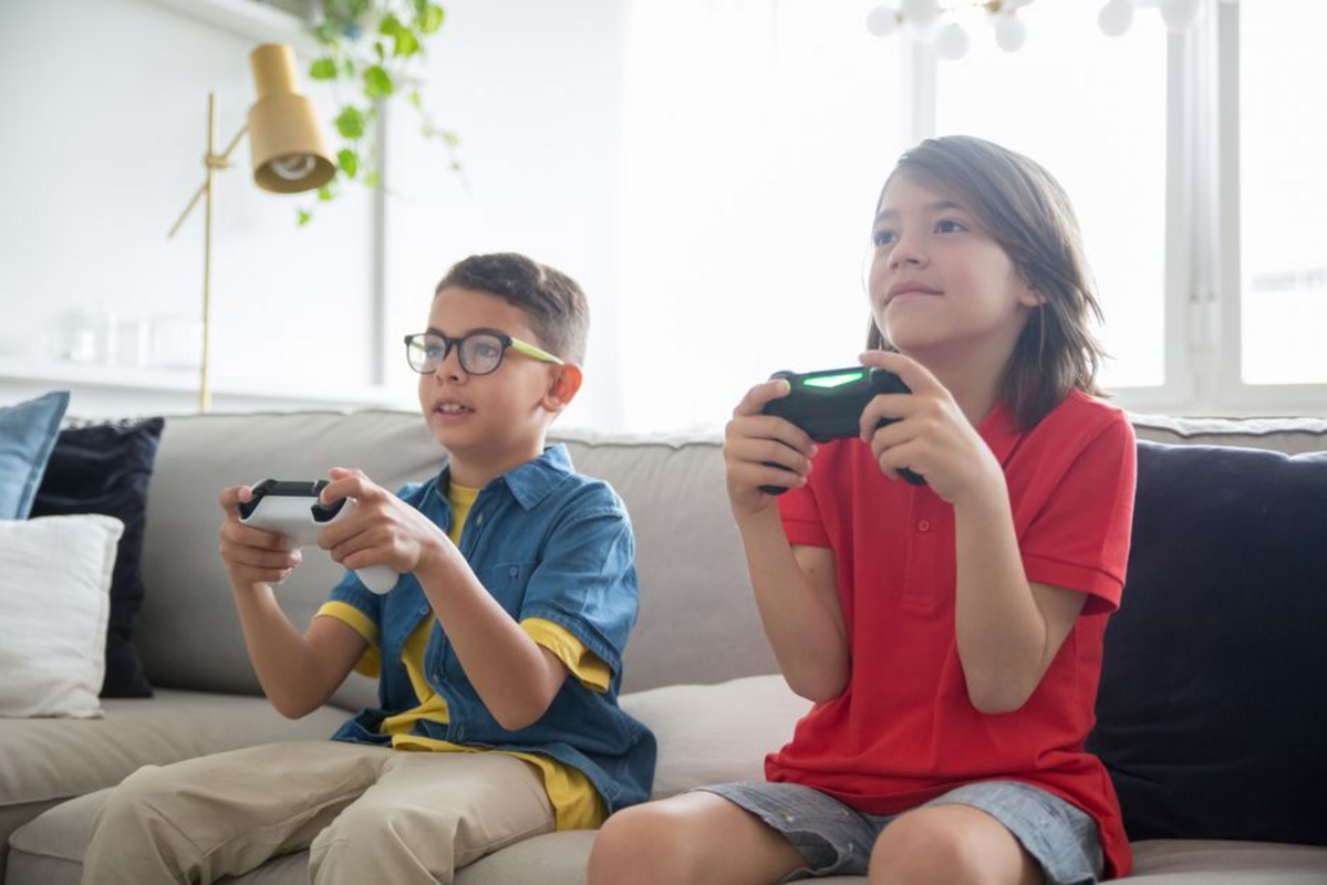 gaming with guardians — Gaming with Guardians: Kids Play Video Games Against Police